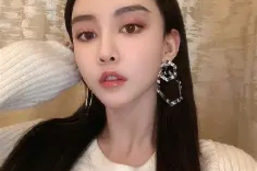 炸裂！司晓迪凌晨甩黑色吊带美照评论区从吃瓜到吐槽吵翻了天