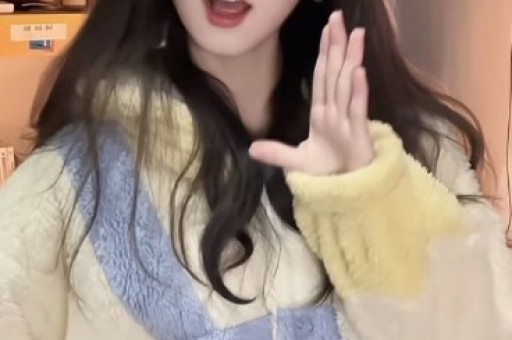 气温回升催热瓜市黄瓤“特小凤”身价攀升至每斤10元